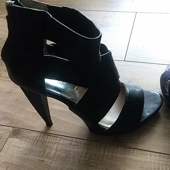 Shoes - Picture 2 of 4